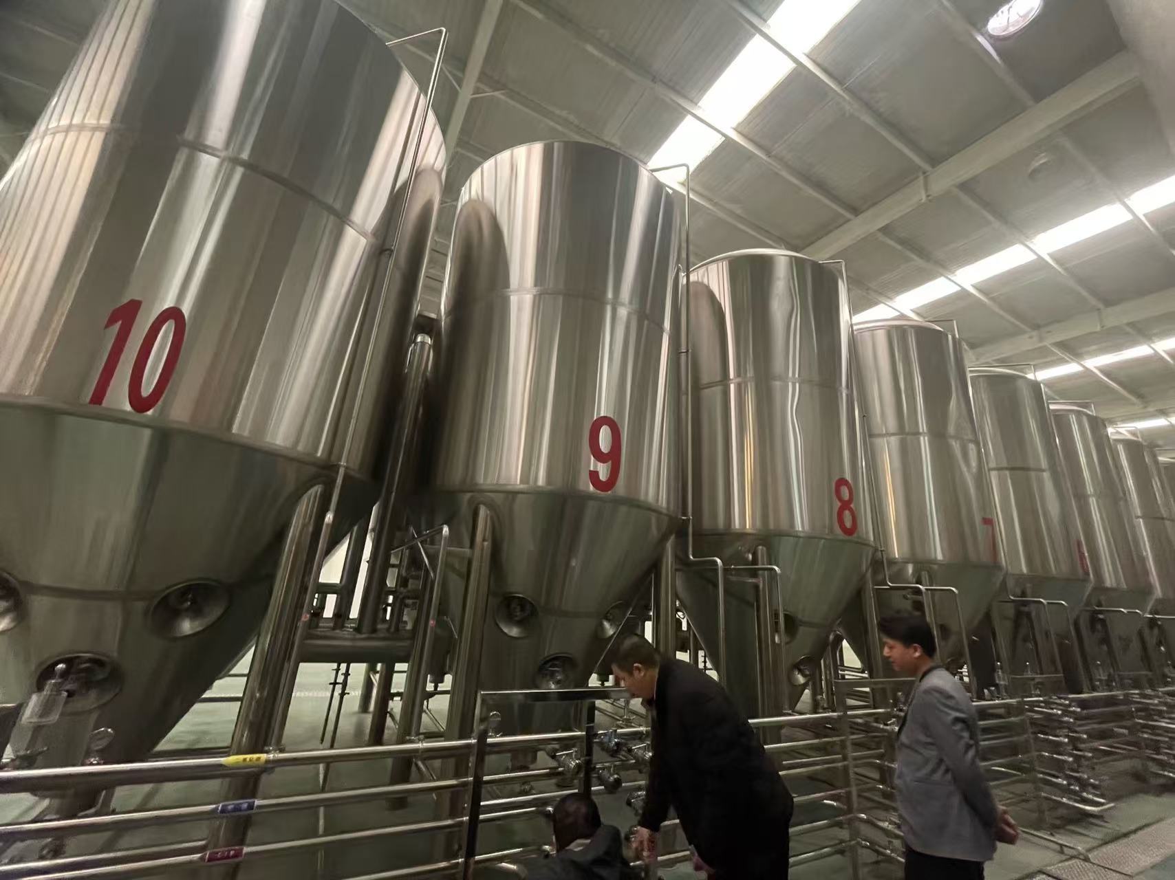 章丘精酿啤酒设备厂—平面布置、设备设计、制造、调试、培训等一条龙服务